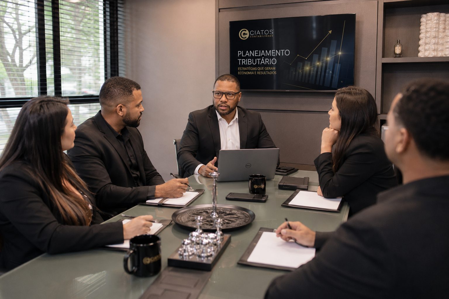 Equipe da Ciatos Contabilidade em reunião de diagnóstico com cliente no escritório em Belo Horizonte